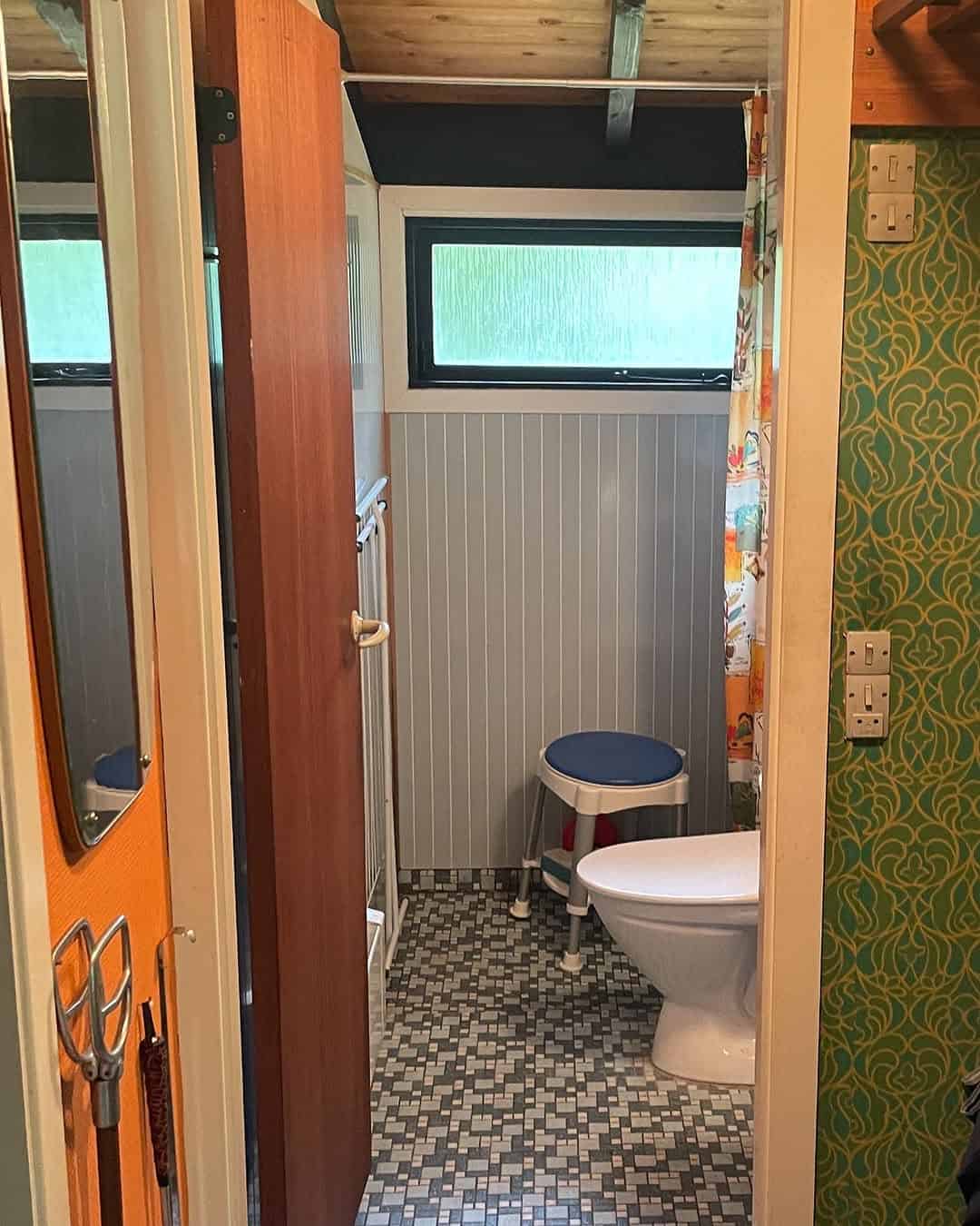 Sommerhus badeværelse før renovering